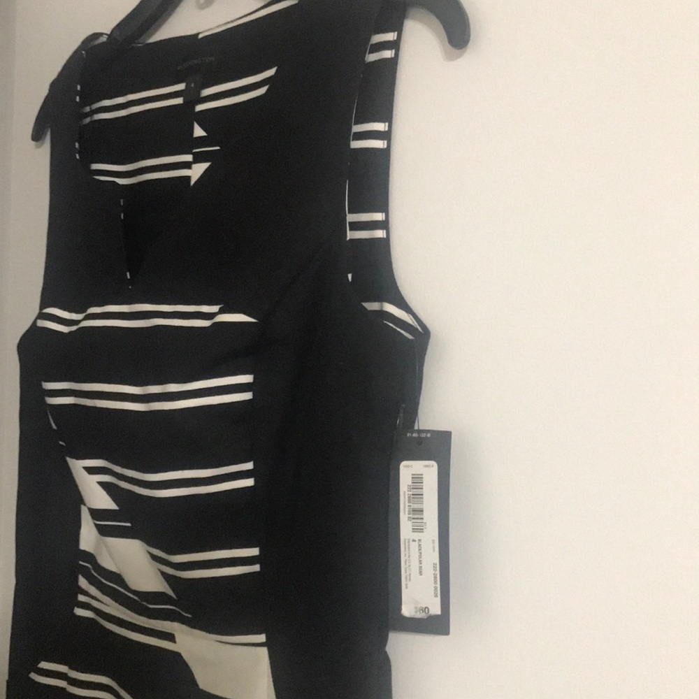 Worthington sleeveless black/white v-neck dress. - Picture 6 of 7
